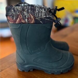 Kids Kamik boots 9